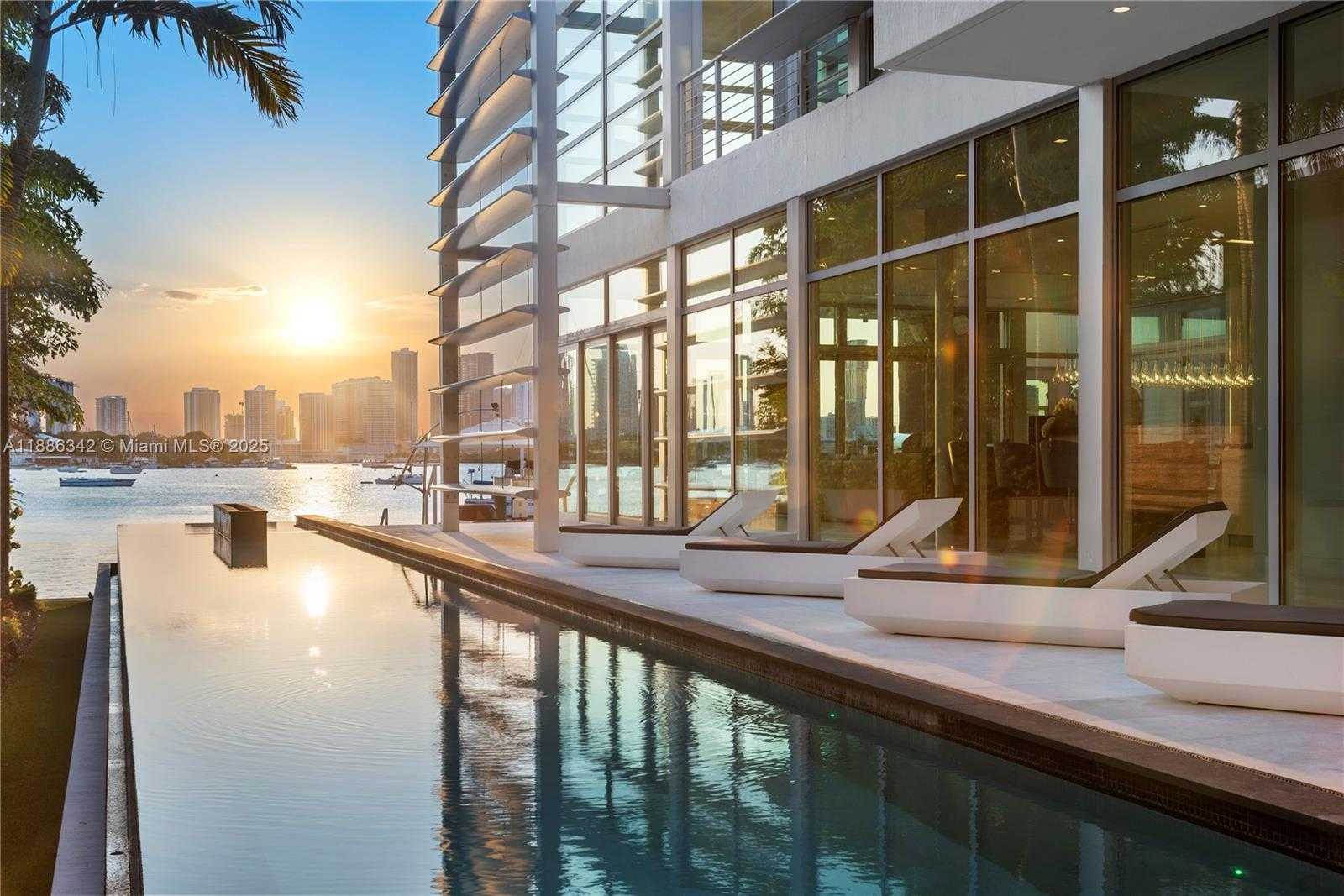 Small Image of 440 SOUTH HIBISCUS DR, Miami Beach Number 23