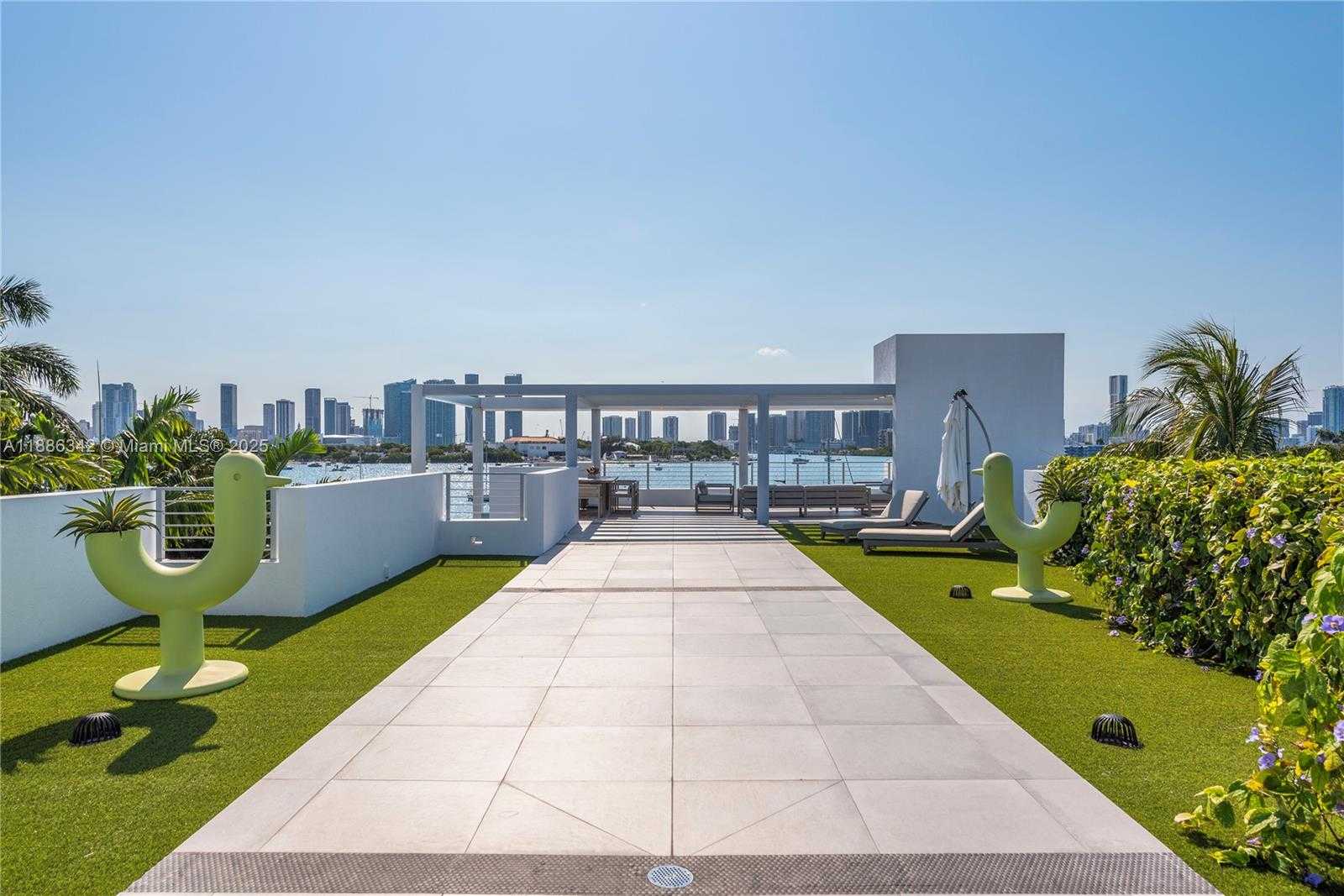 Small Image of 440 SOUTH HIBISCUS DR, Miami Beach Number 25