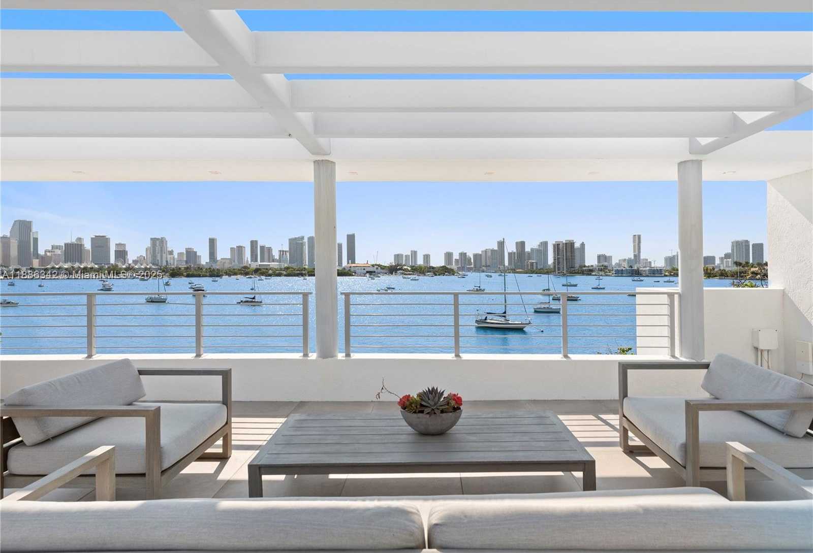 Small Image of 440 SOUTH HIBISCUS DR, Miami Beach Number 27