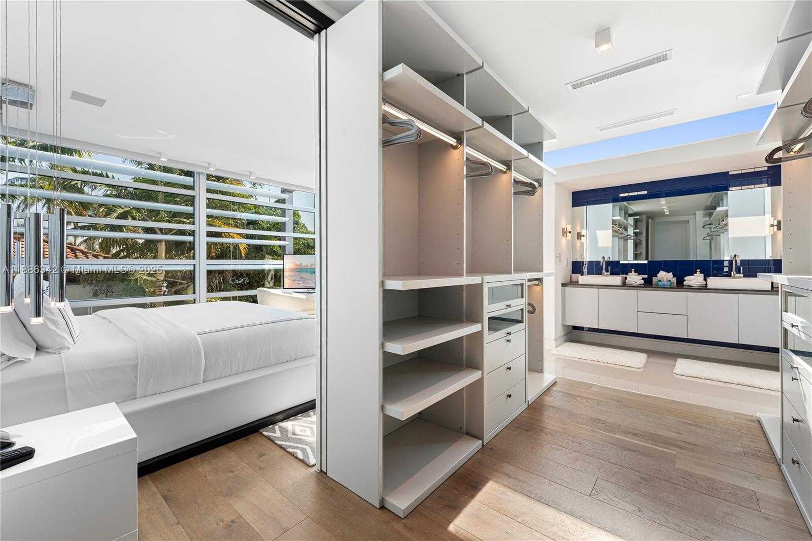 Small Image of 440 SOUTH HIBISCUS DR, Miami Beach Number 35