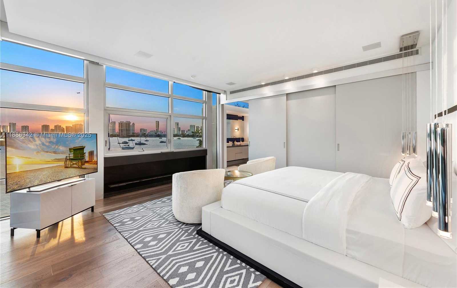 Small Image of 440 SOUTH HIBISCUS DR, Miami Beach Number 39