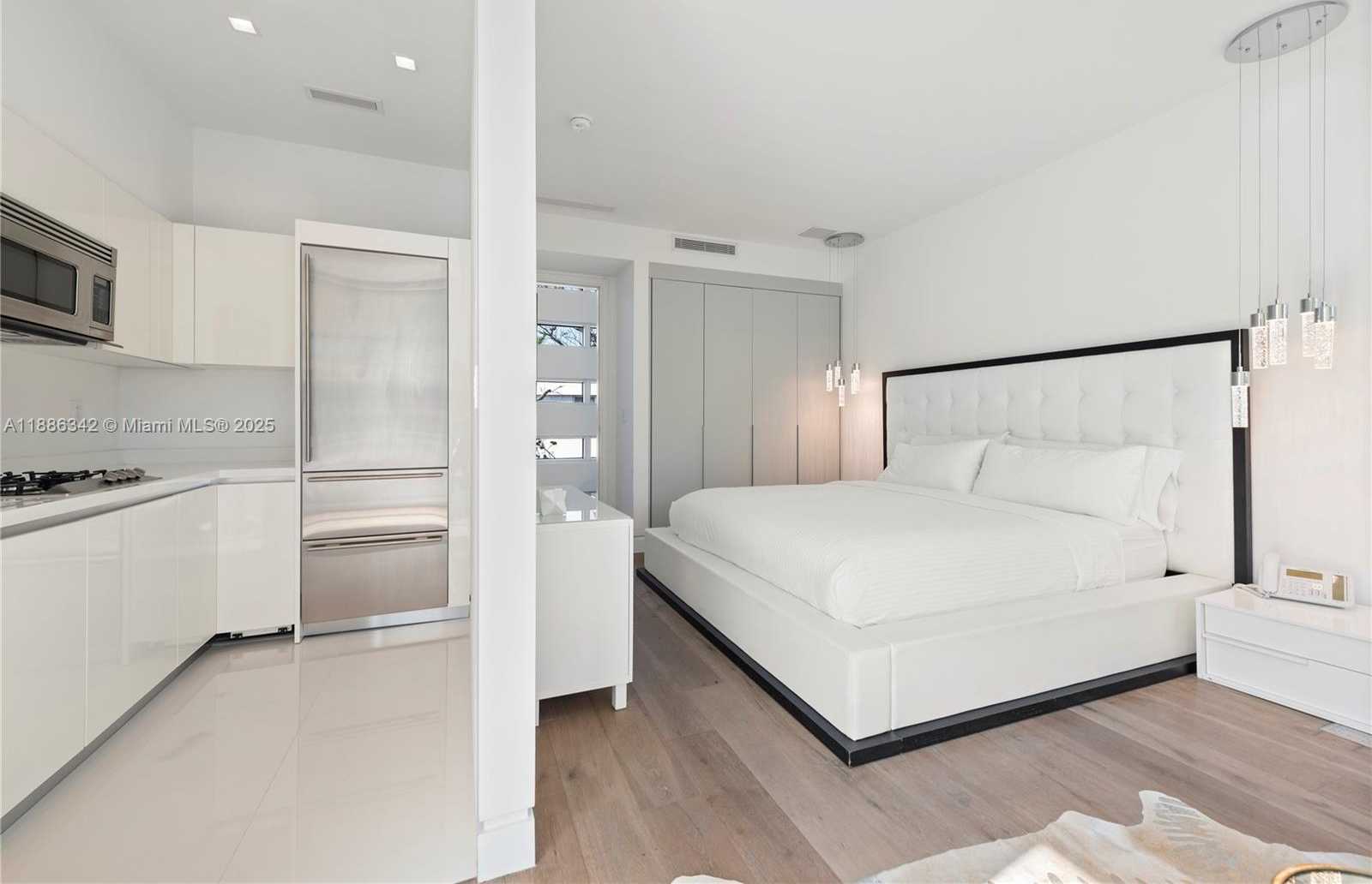 Small Image of 440 SOUTH HIBISCUS DR, Miami Beach Number 43