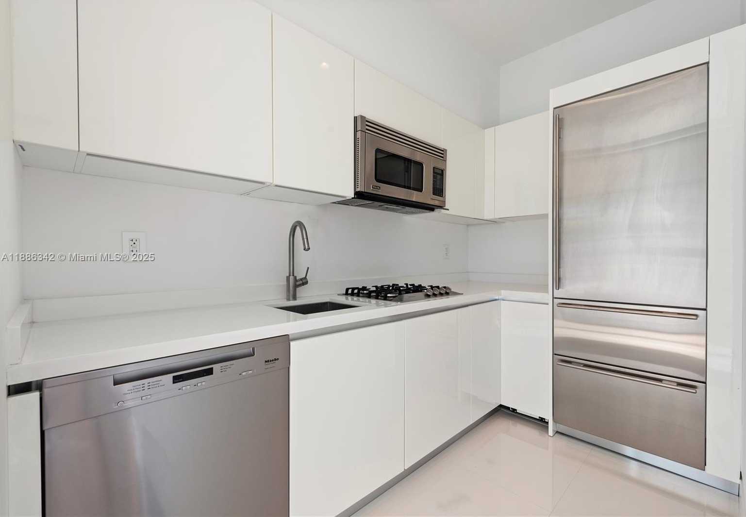 Small Image of 440 SOUTH HIBISCUS DR, Miami Beach Number 44