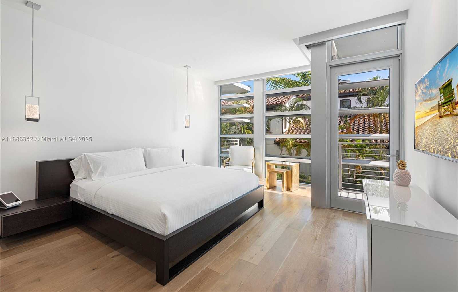 Small Image of 440 SOUTH HIBISCUS DR, Miami Beach Number 46