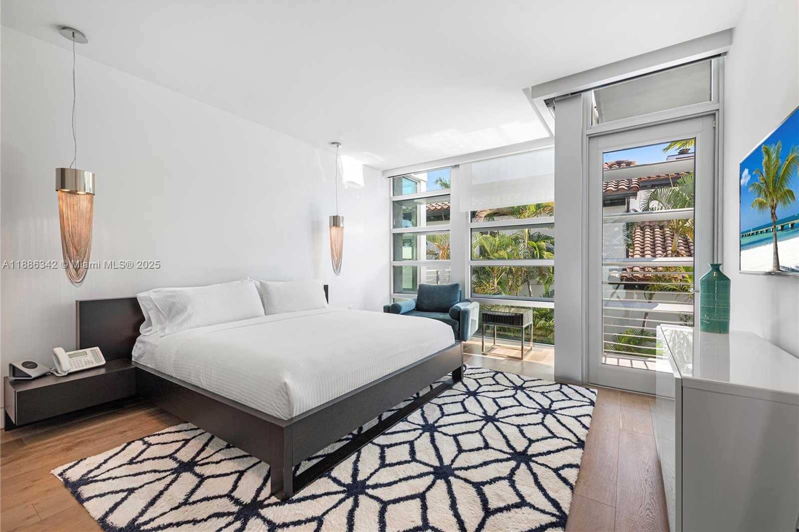 Small Image of 440 SOUTH HIBISCUS DR, Miami Beach Number 49