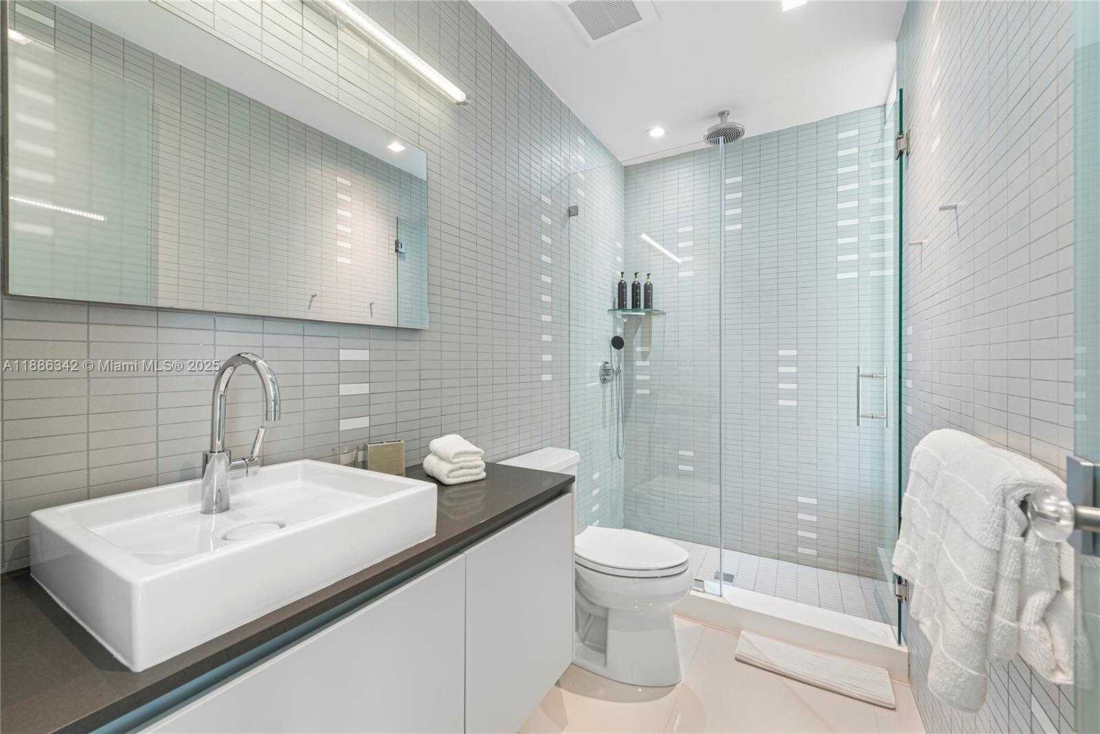 Small Image of 440 SOUTH HIBISCUS DR, Miami Beach Number 51