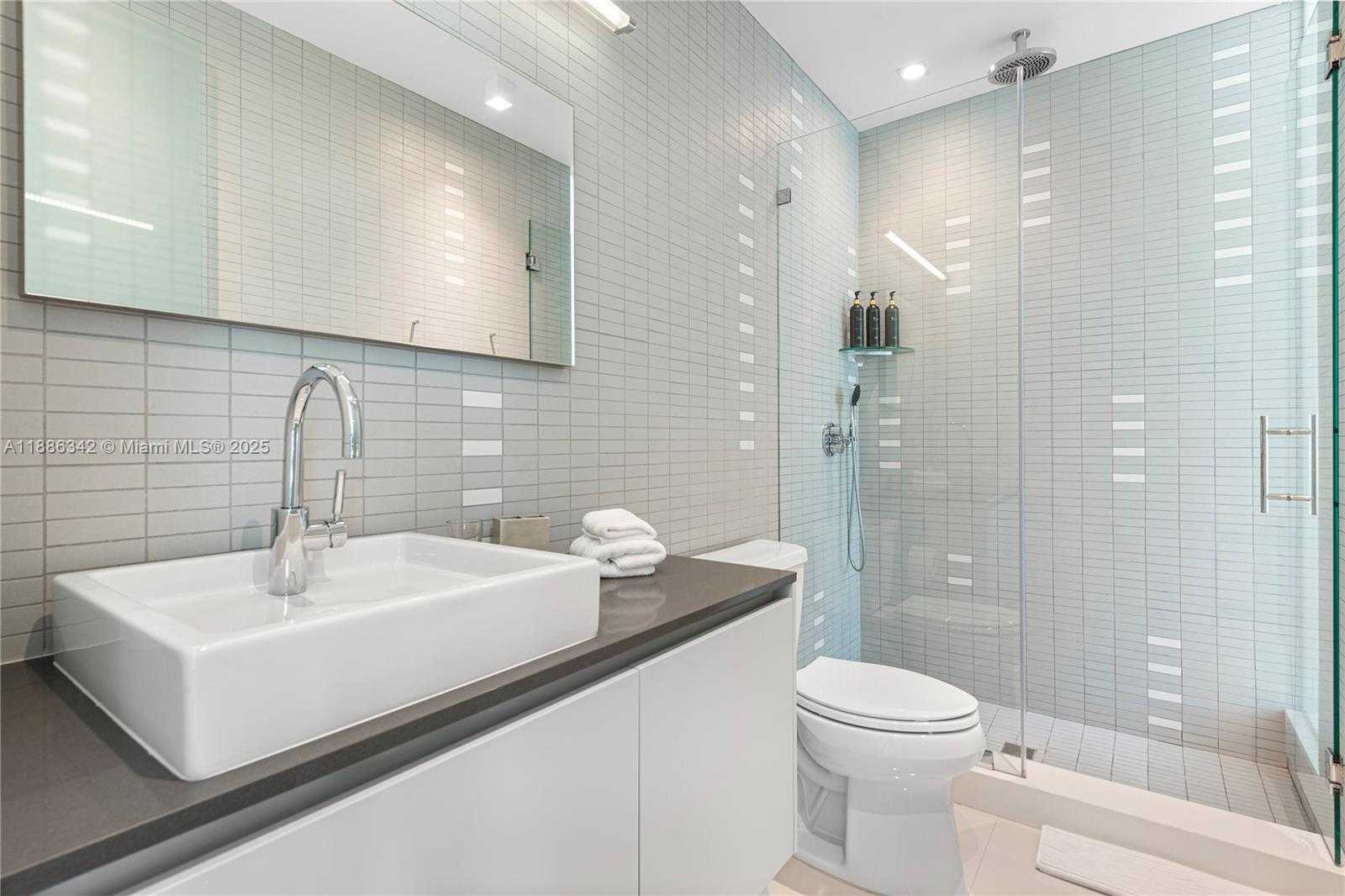Small Image of 440 SOUTH HIBISCUS DR, Miami Beach Number 53