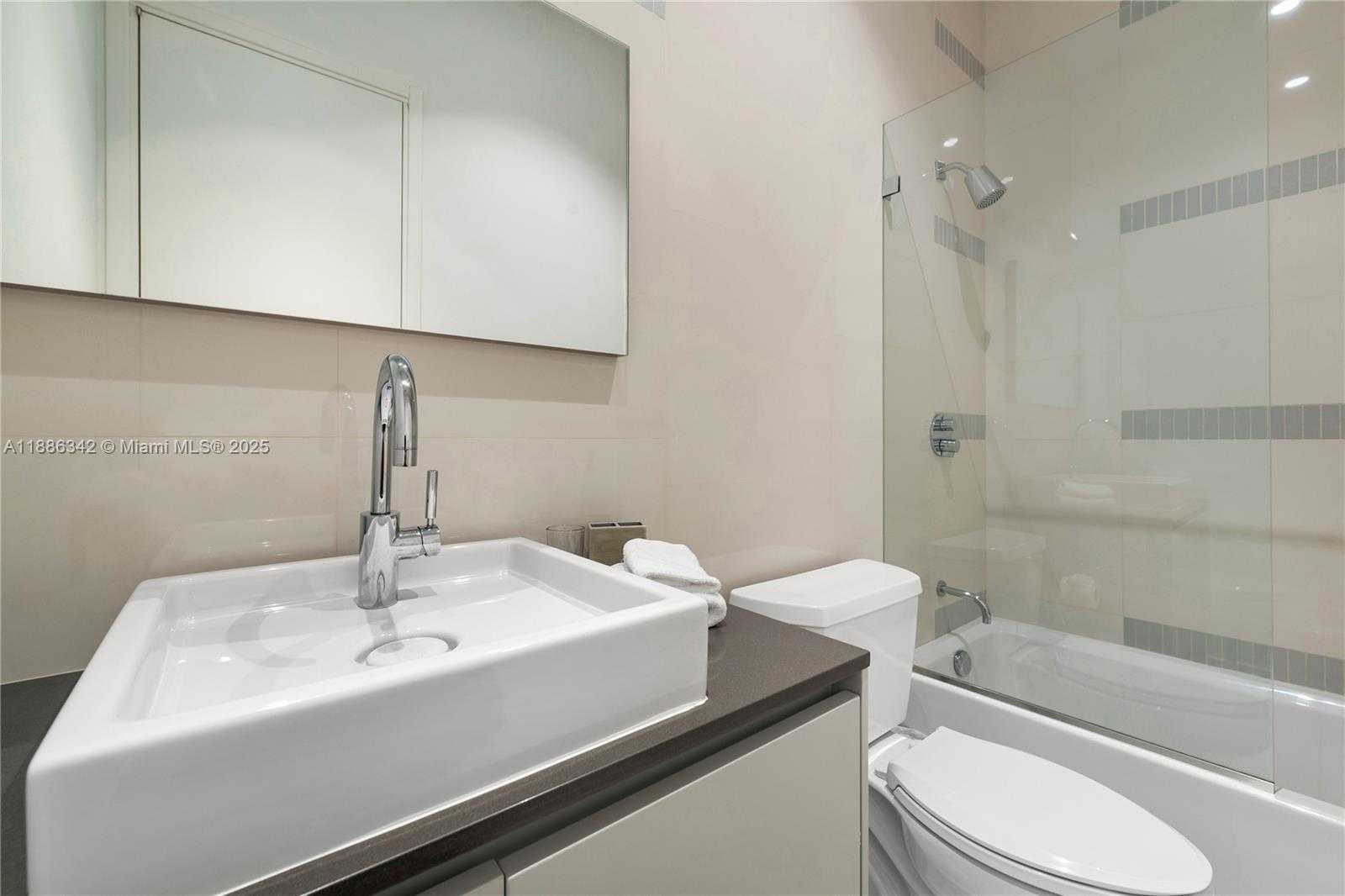 Small Image of 440 SOUTH HIBISCUS DR, Miami Beach Number 55