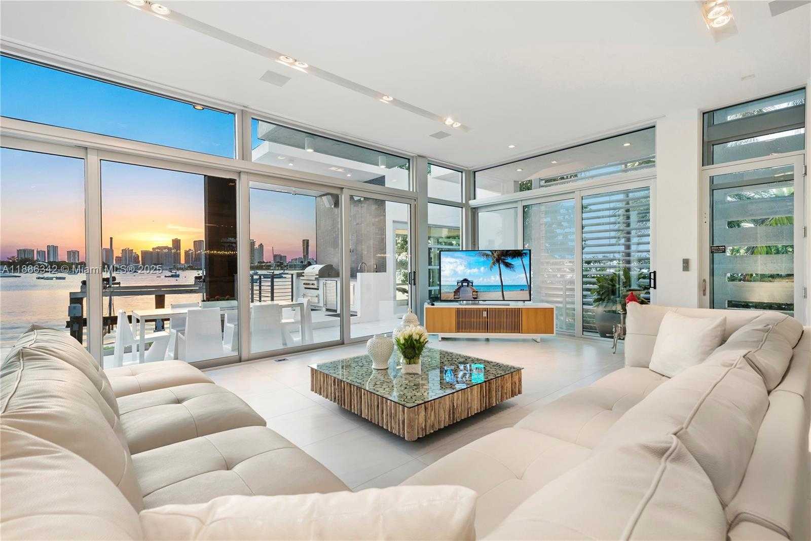 Small Image of 440 SOUTH HIBISCUS DR, Miami Beach Number 57