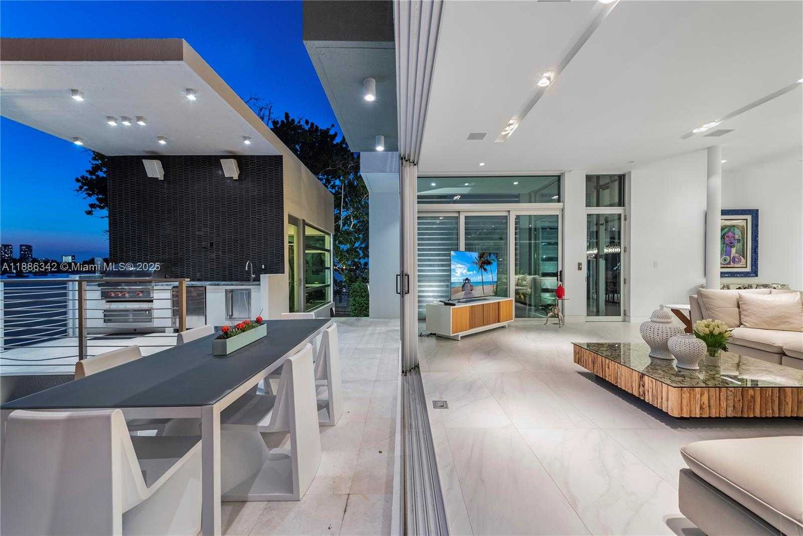 Small Image of 440 SOUTH HIBISCUS DR, Miami Beach Number 58