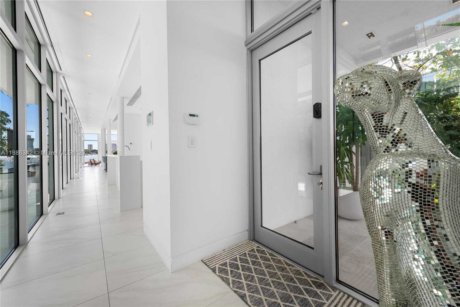 Small Image of 440 SOUTH HIBISCUS DR, Miami Beach Number 6