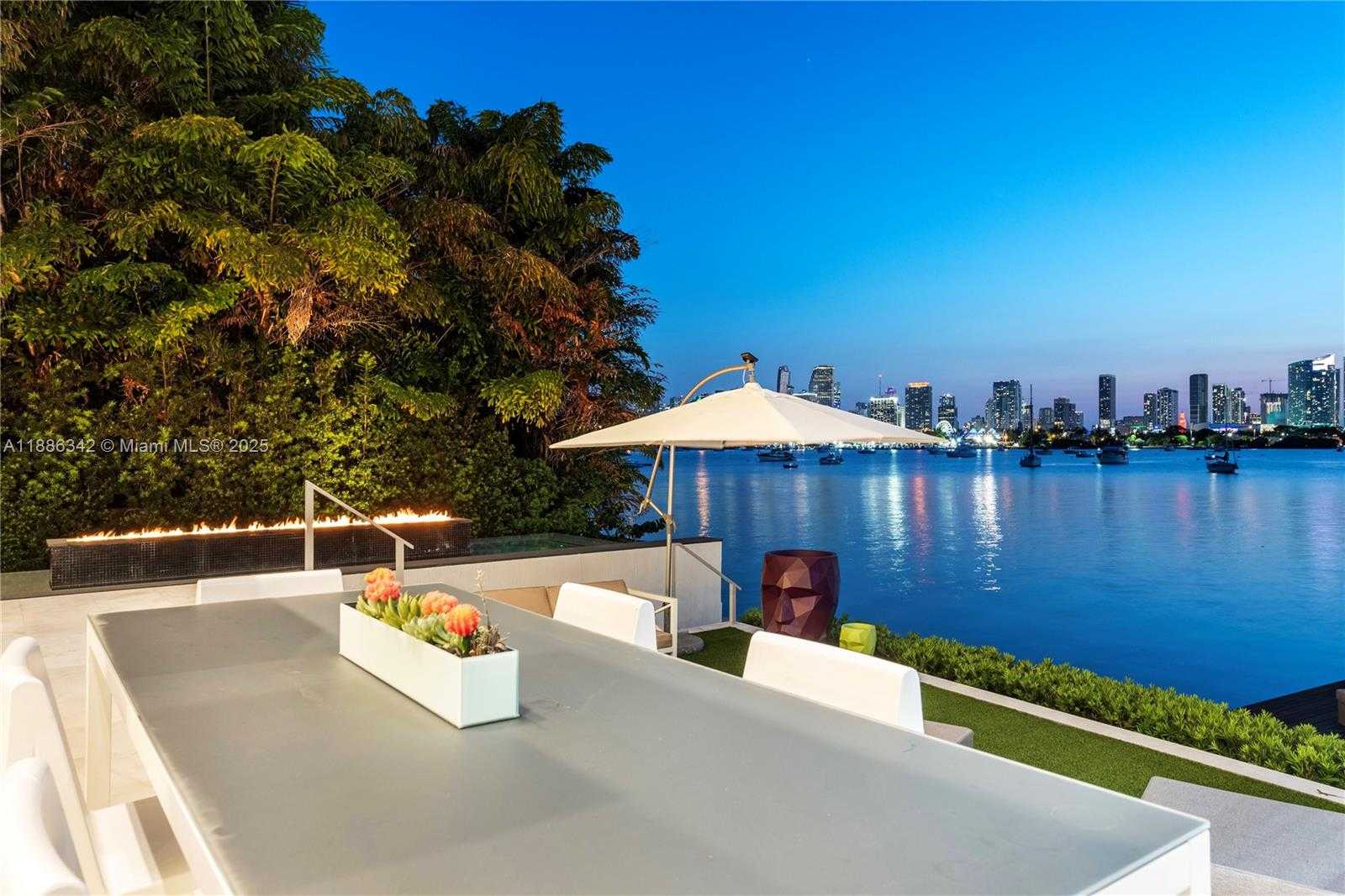 Small Image of 440 SOUTH HIBISCUS DR, Miami Beach Number 60