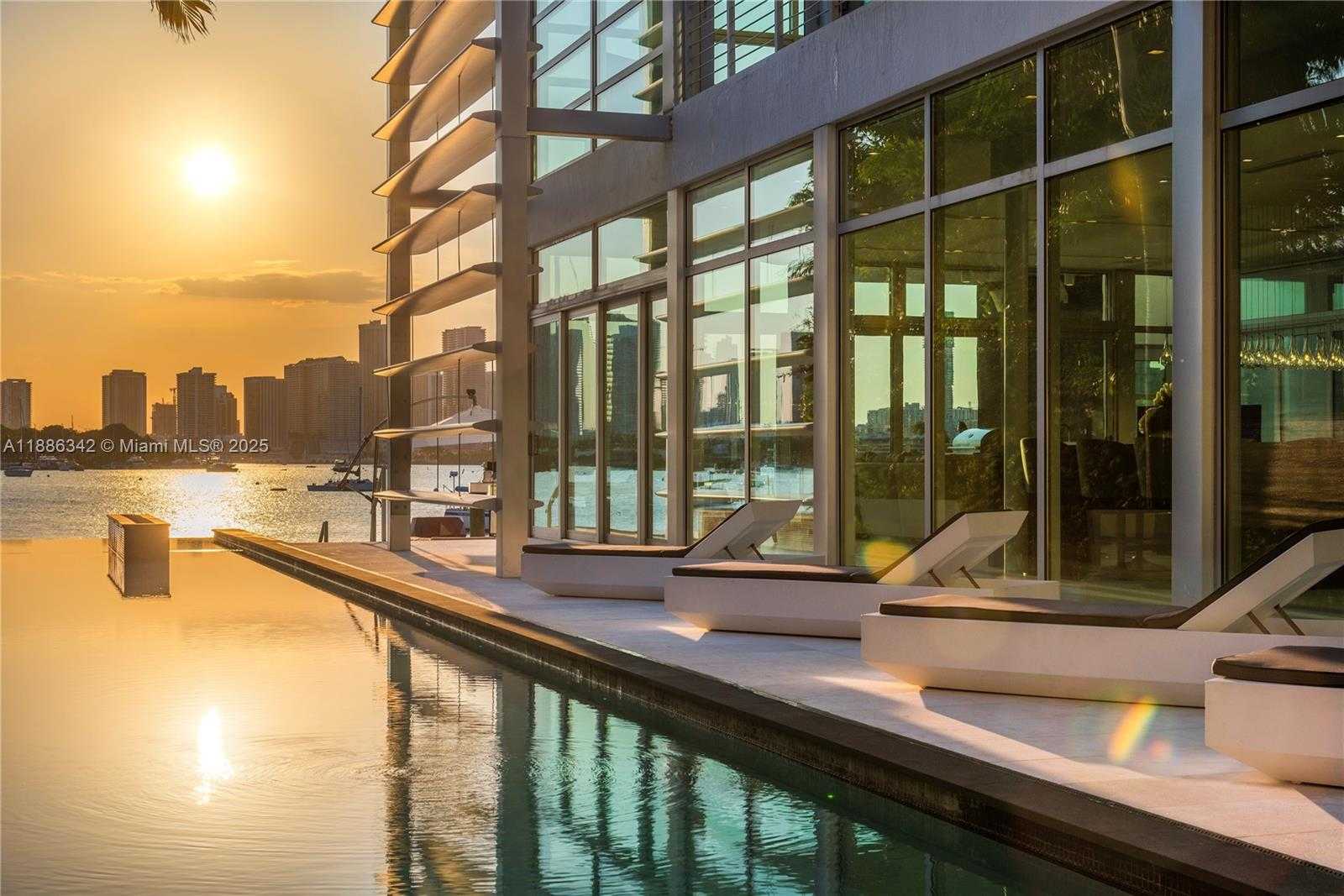 Small Image of 440 SOUTH HIBISCUS DR, Miami Beach Number 61