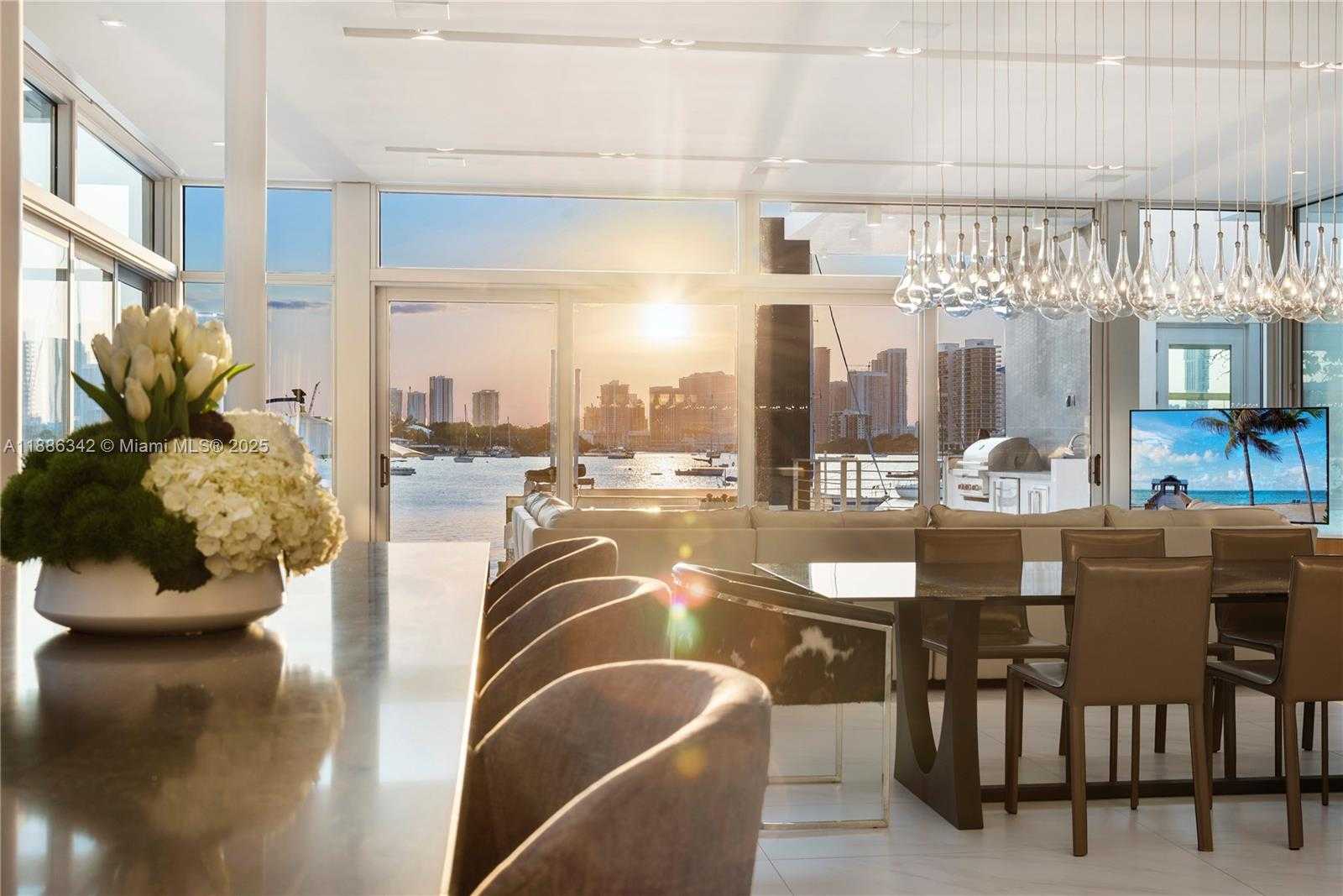 Small Image of 440 SOUTH HIBISCUS DR, Miami Beach Number 62