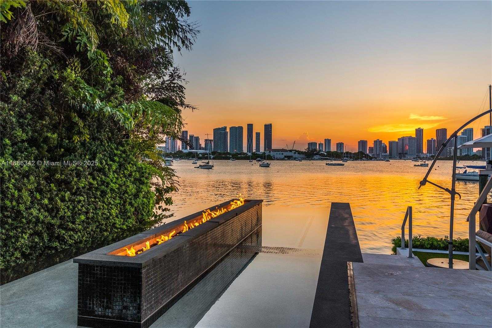 Small Image of 440 SOUTH HIBISCUS DR, Miami Beach Number 63
