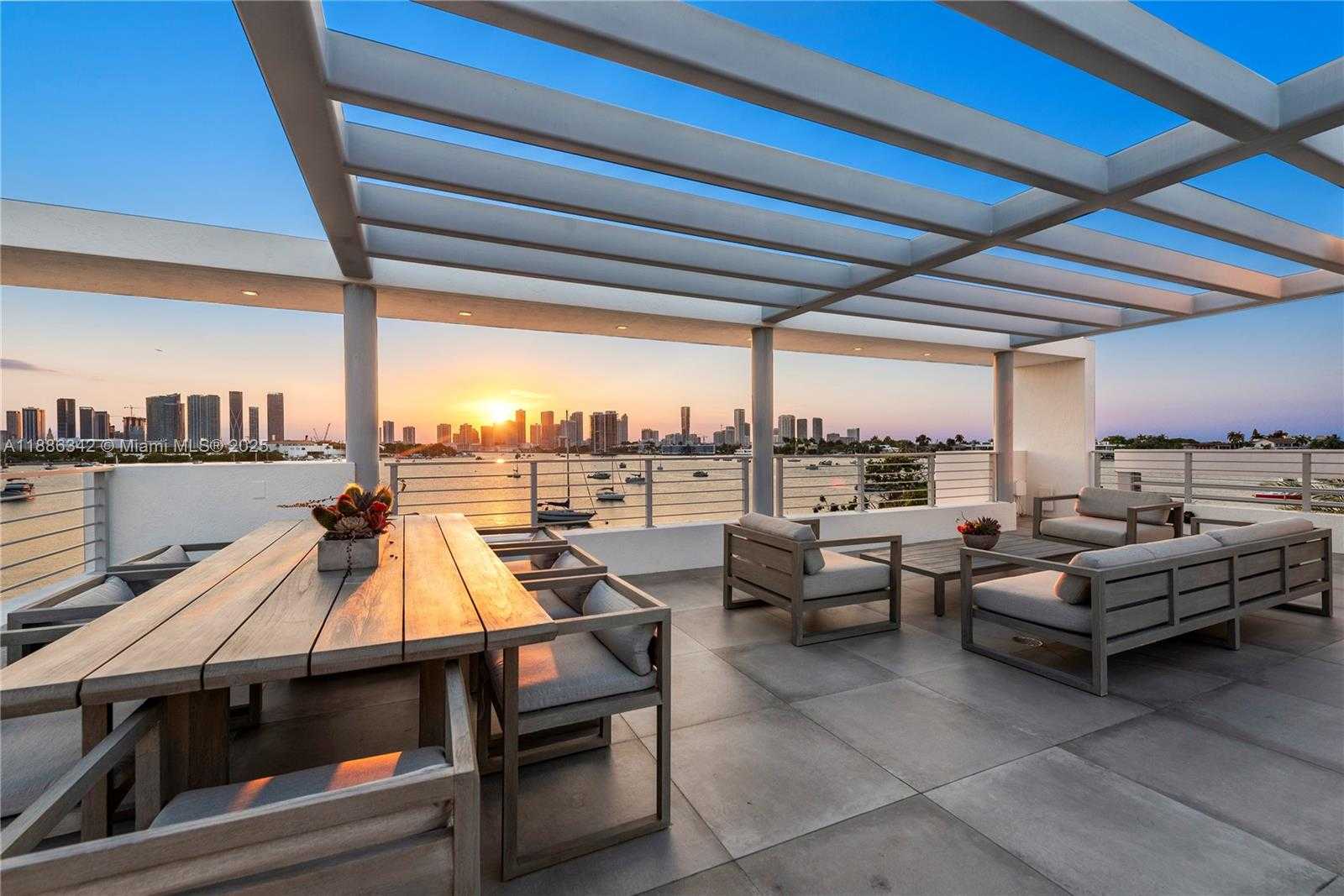 Small Image of 440 SOUTH HIBISCUS DR, Miami Beach Number 64