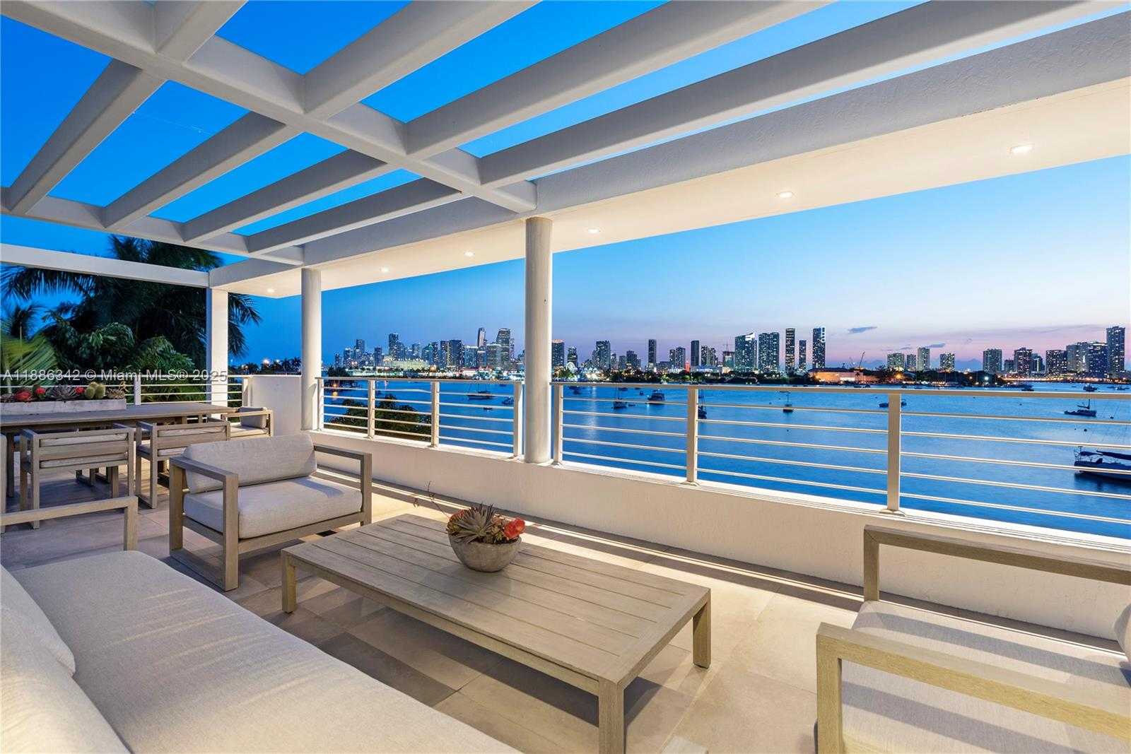 Small Image of 440 SOUTH HIBISCUS DR, Miami Beach Number 66