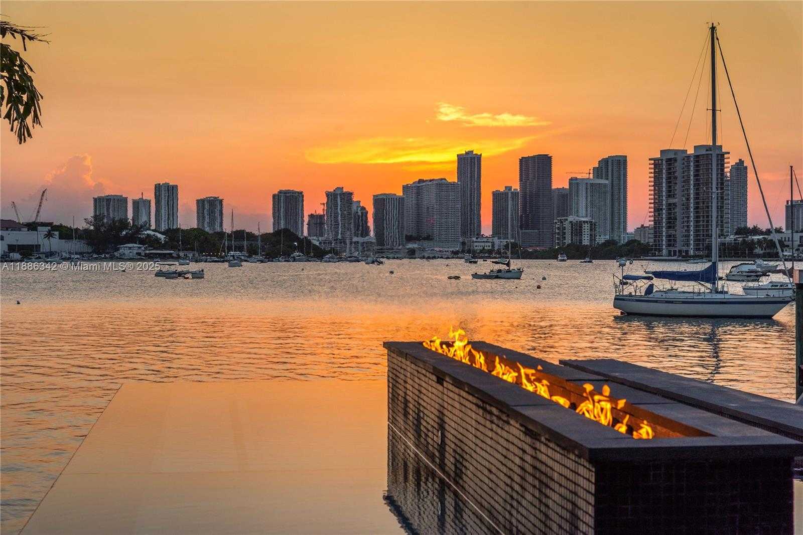 Small Image of 440 SOUTH HIBISCUS DR, Miami Beach Number 68