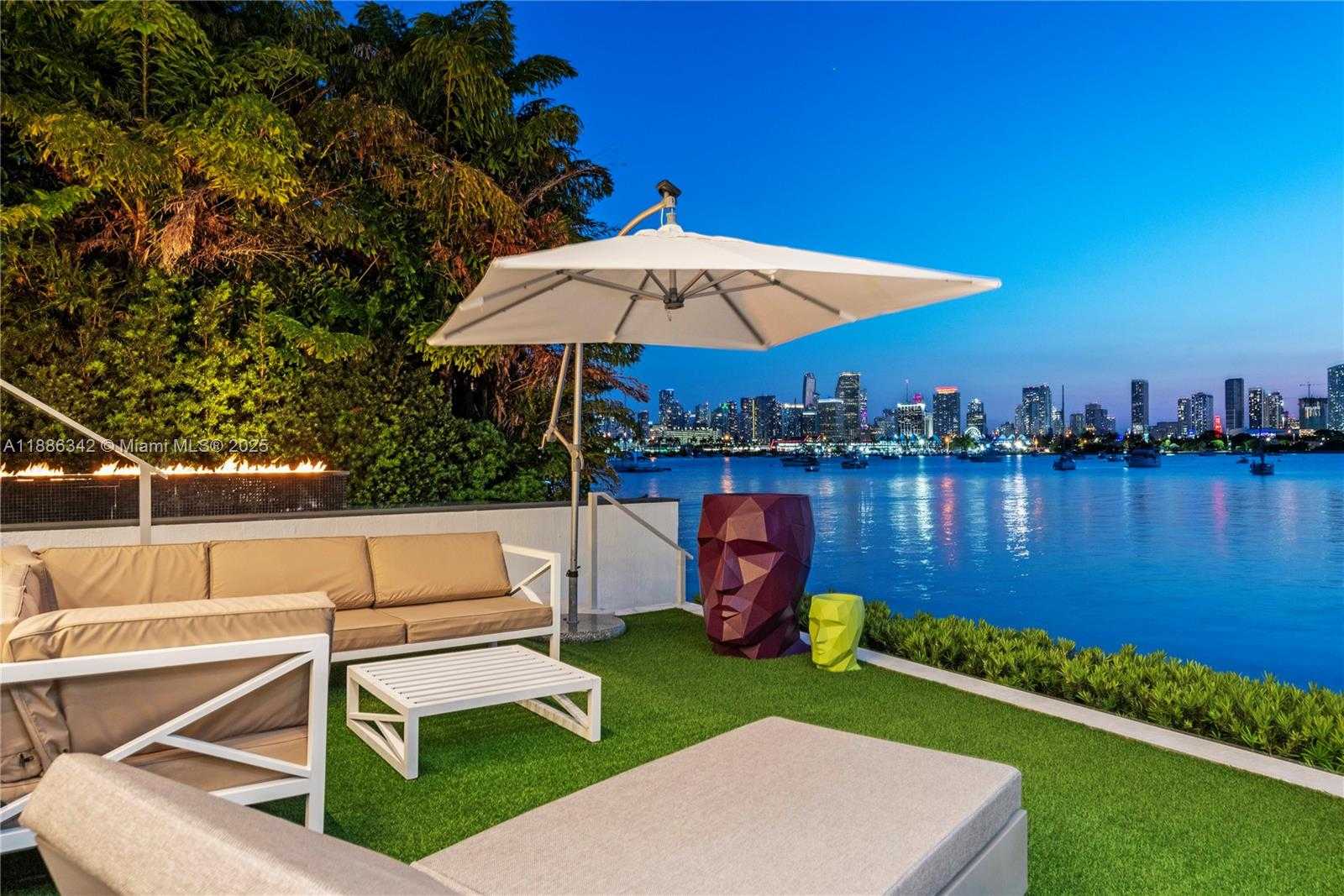 Small Image of 440 SOUTH HIBISCUS DR, Miami Beach Number 69