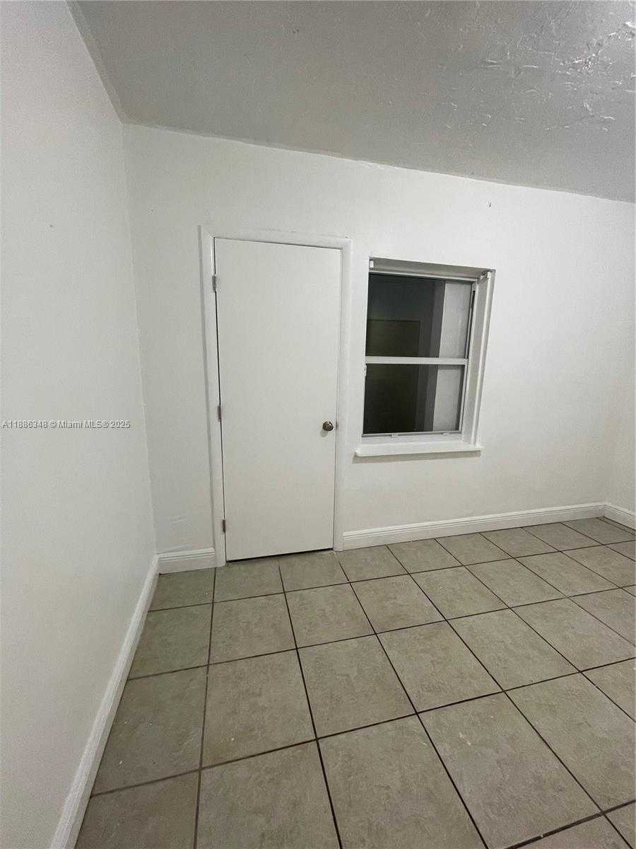 Small Image of Miami Number 6