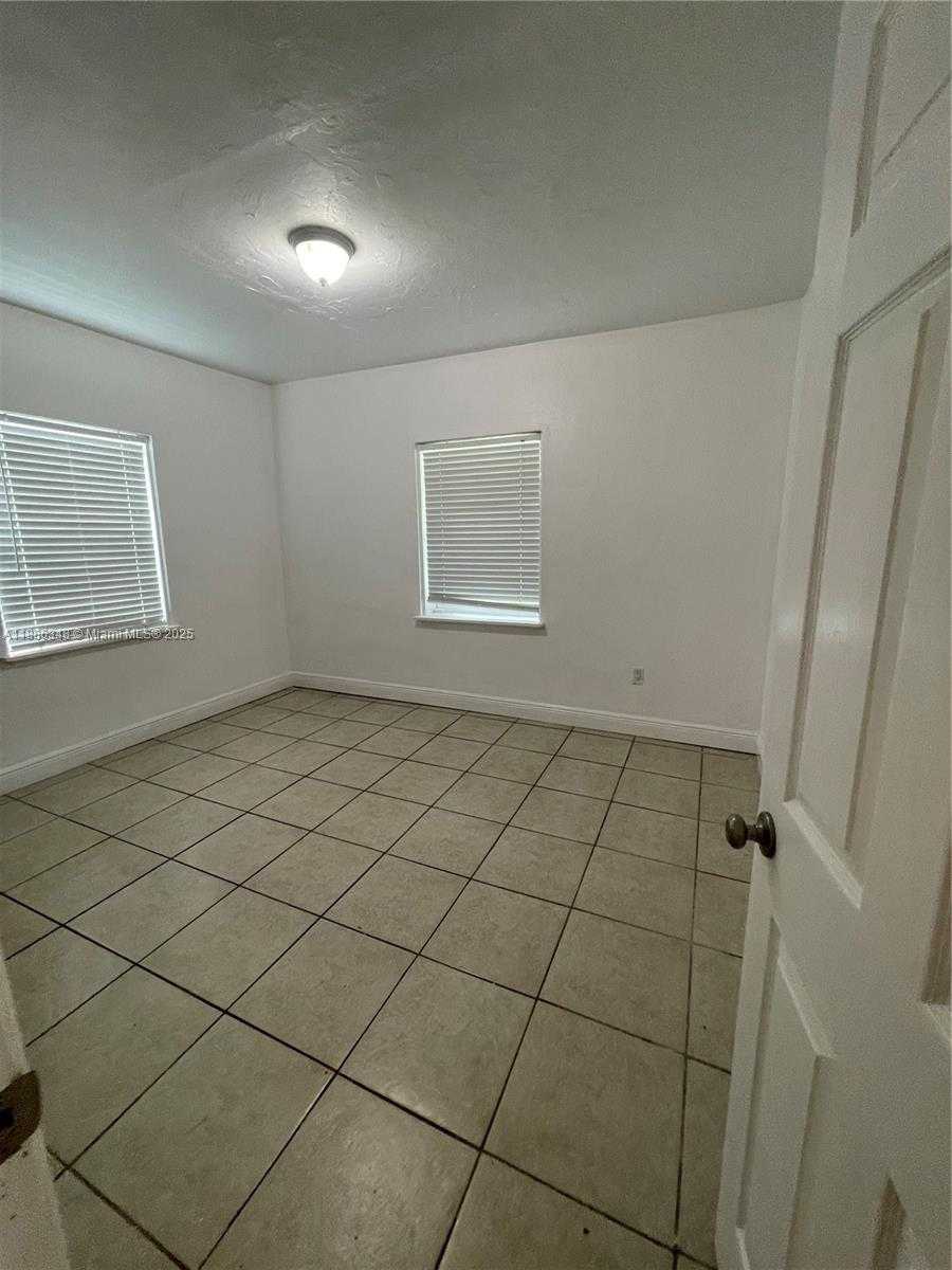 Small Image of Miami Number 7