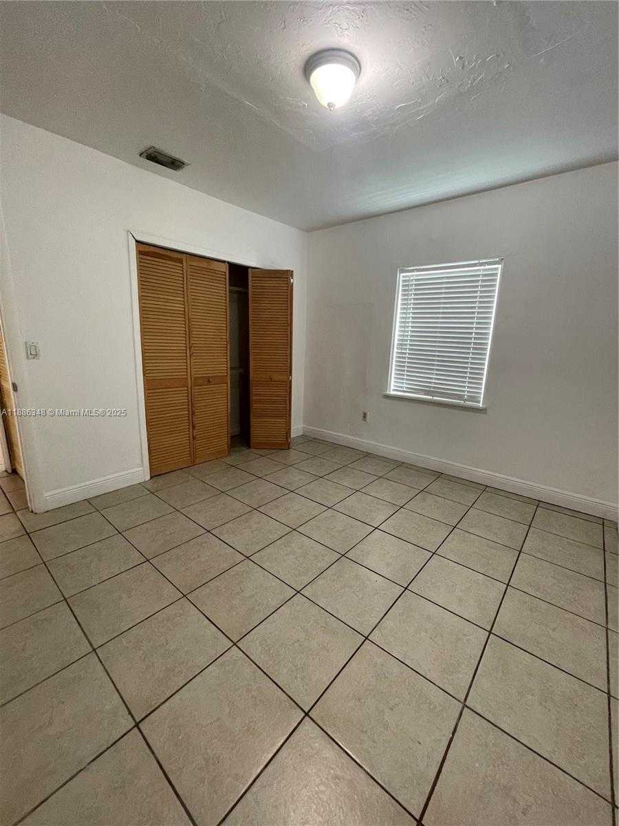 Small Image of Miami Number 8