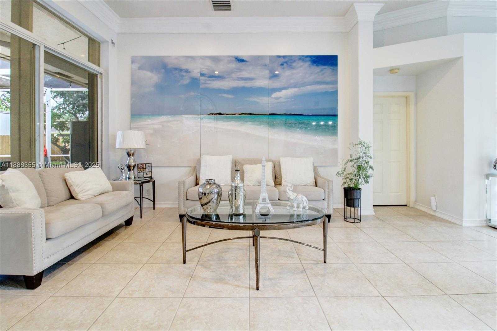 Small Image of 6041 SUPERIOR BLVD, Davie Number 3
