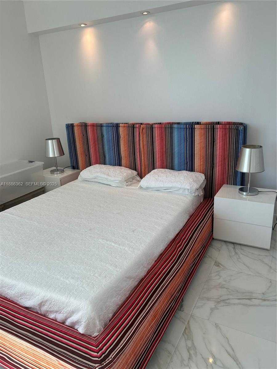 Small Image of 325 SOUTH BISCAYNE BLVD #2321, Miami Number 11