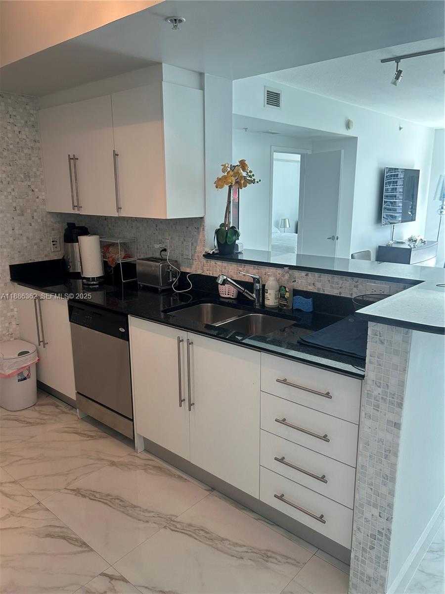 Small Image of 325 SOUTH BISCAYNE BLVD #2321, Miami Number 6