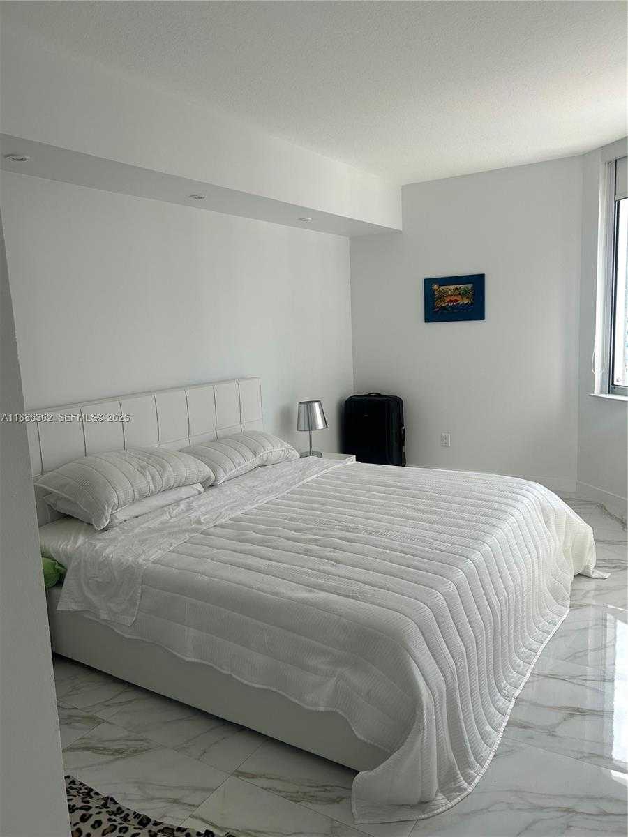 Small Image of 325 SOUTH BISCAYNE BLVD #2321, Miami Number 8