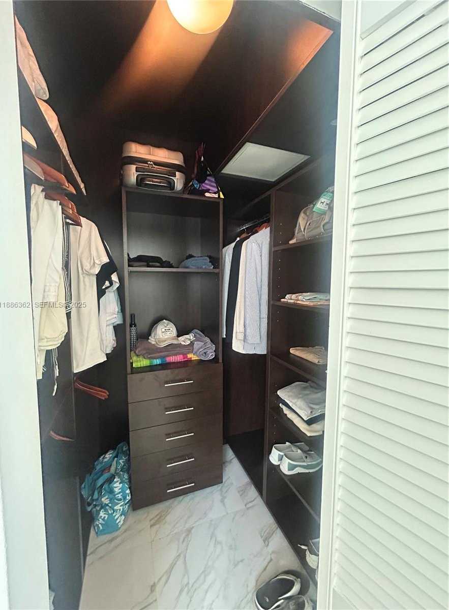 Small Image of 325 SOUTH BISCAYNE BLVD #2321, Miami Number 9