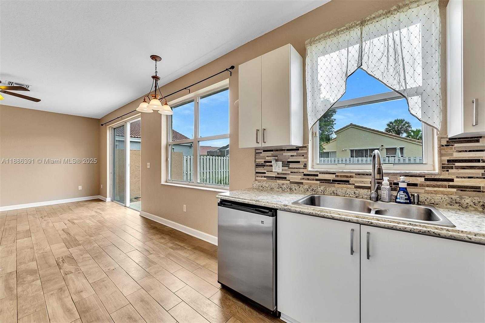 Small Image of 15740 NORTH WEST 16TH CT #1, Pembroke Pines Number 19