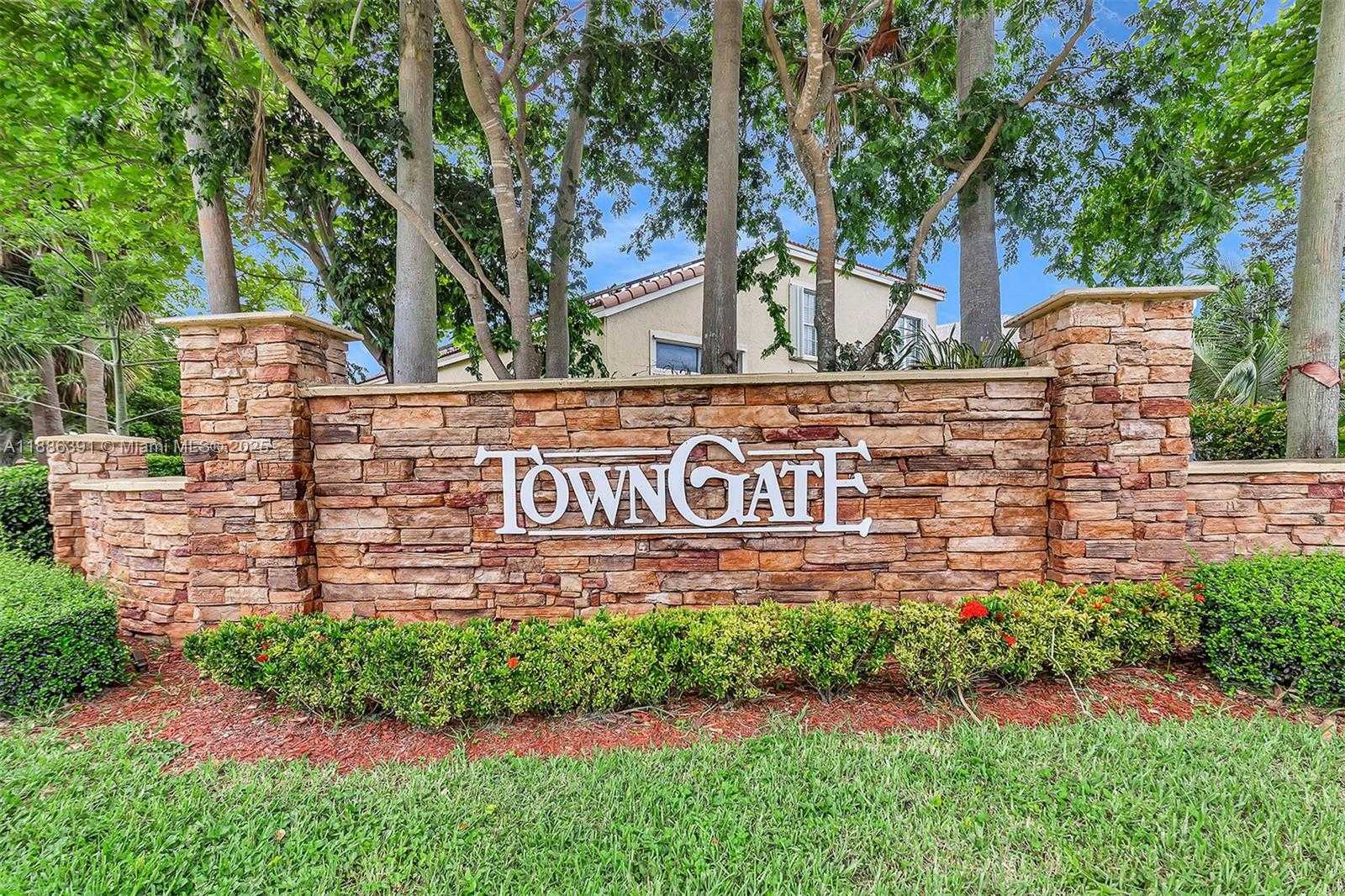 Small Image of 15740 NORTH WEST 16TH CT #1, Pembroke Pines Number 2