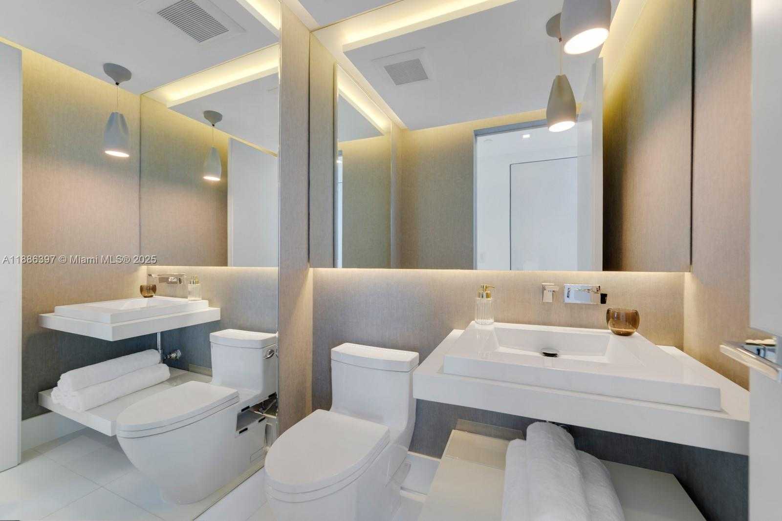 Small Image of 50 SOUTH POINTE DR #2903, Miami Beach Number 10