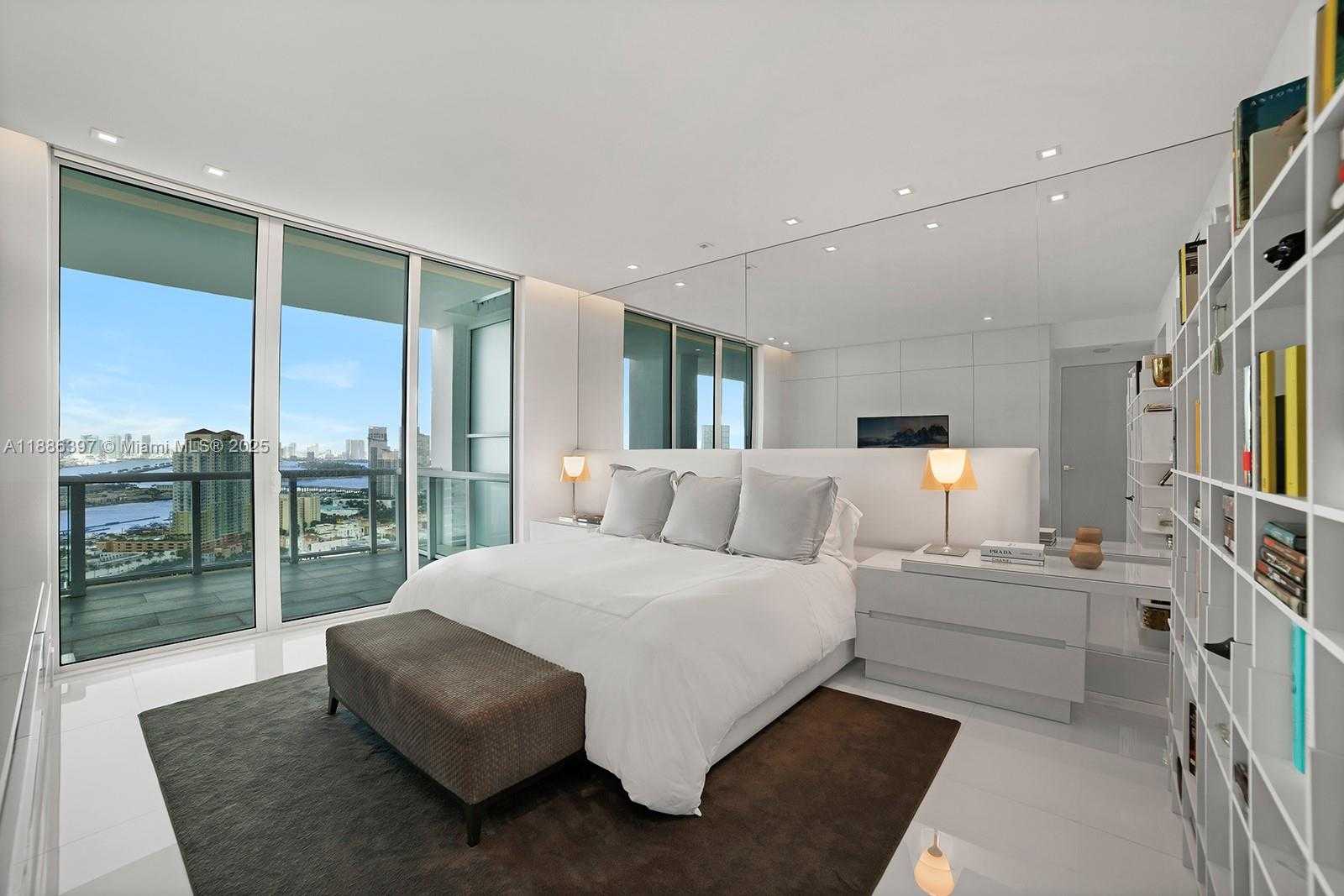 Small Image of 50 SOUTH POINTE DR #2903, Miami Beach Number 12