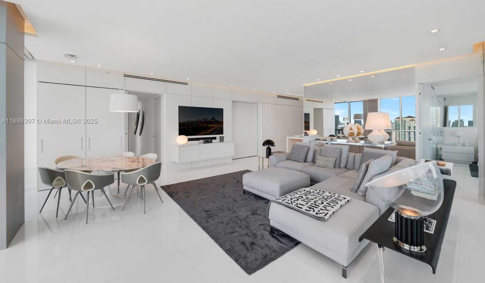 Small Image of 50 SOUTH POINTE DR #2903, Miami Beach Number 4