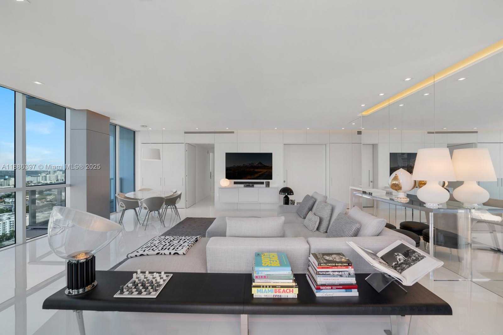 Small Image of 50 SOUTH POINTE DR #2903, Miami Beach Number 5
