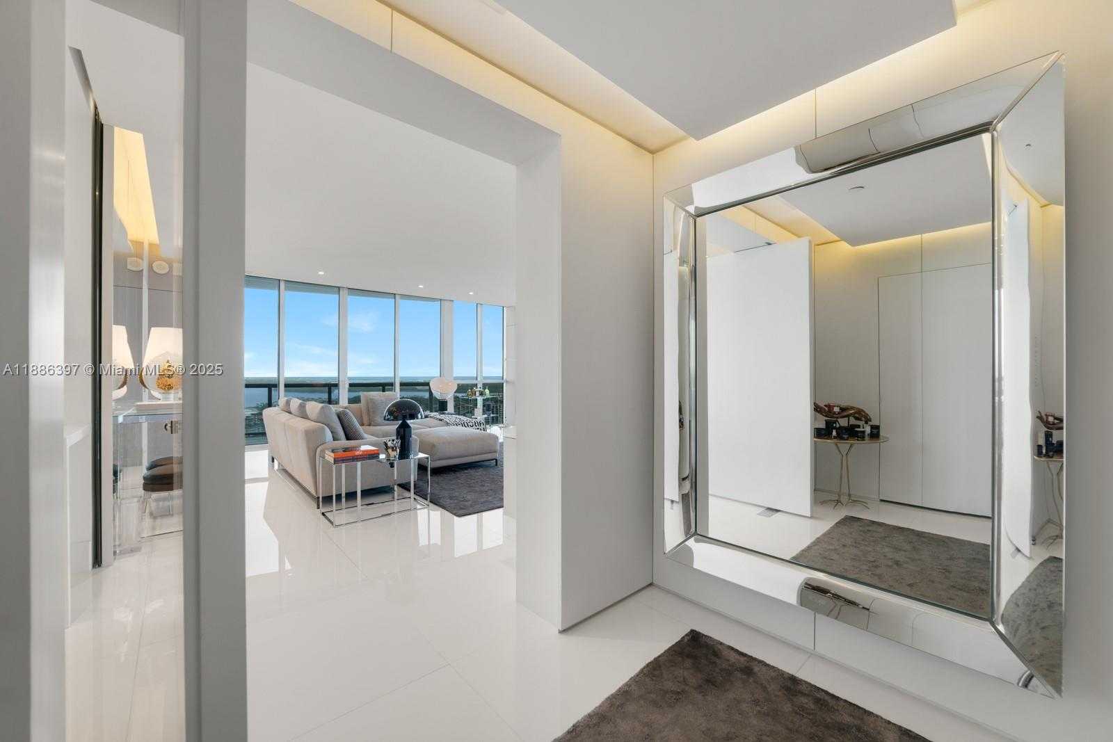 Small Image of 50 SOUTH POINTE DR #2903, Miami Beach Number 6
