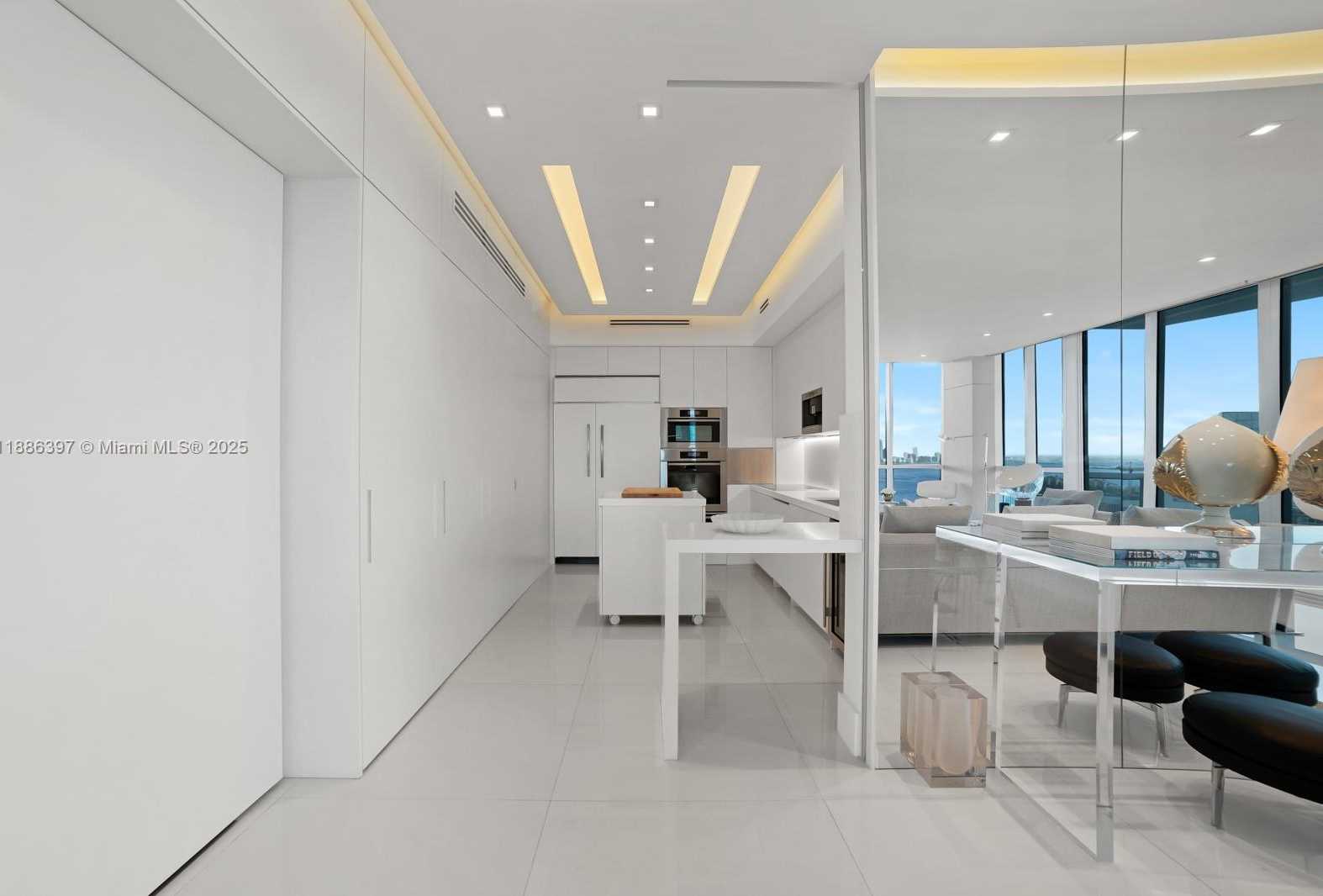 Small Image of 50 SOUTH POINTE DR #2903, Miami Beach Number 7