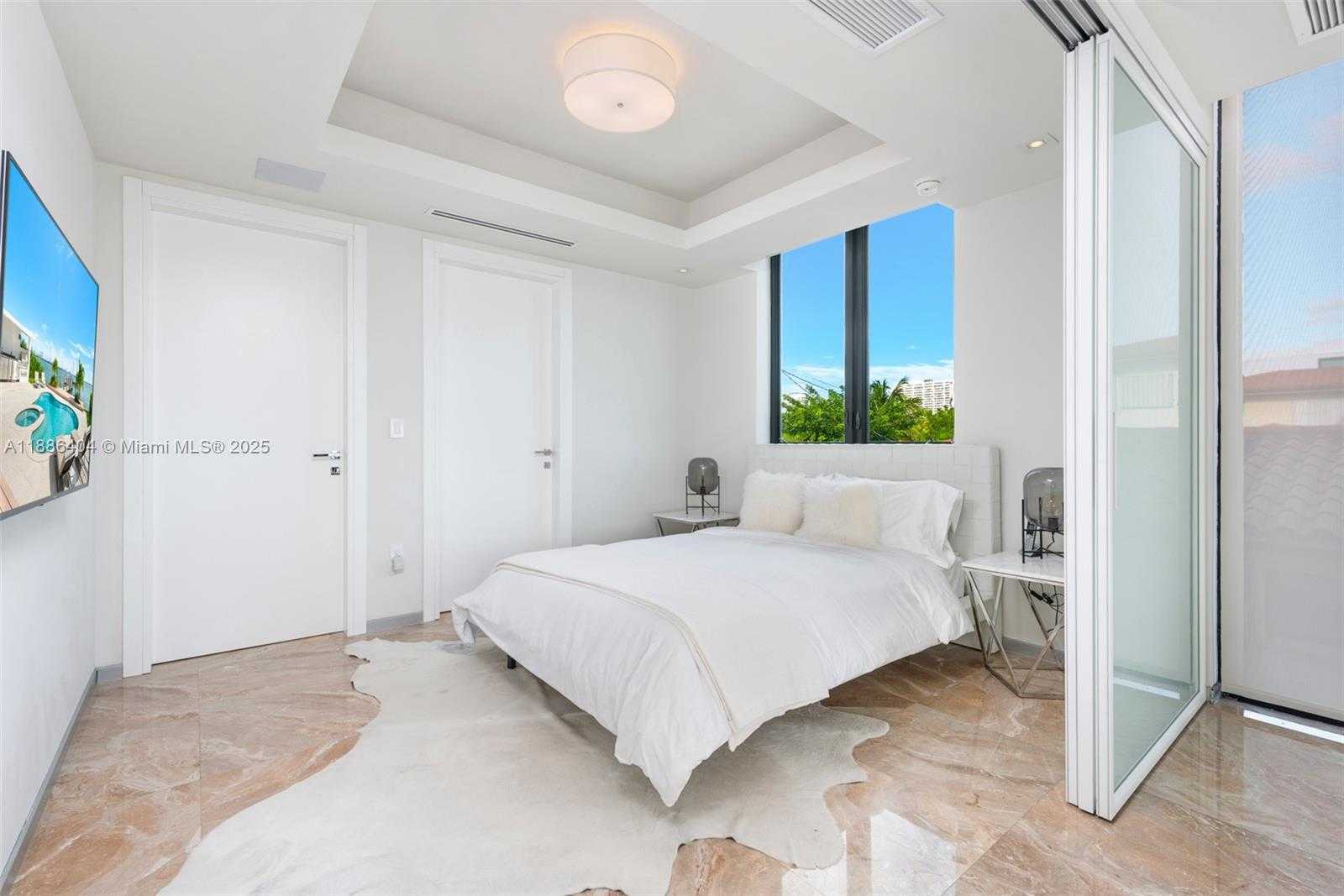 Small Image of 1580 SOUTH TREASURE DR, North Bay Village Number 24