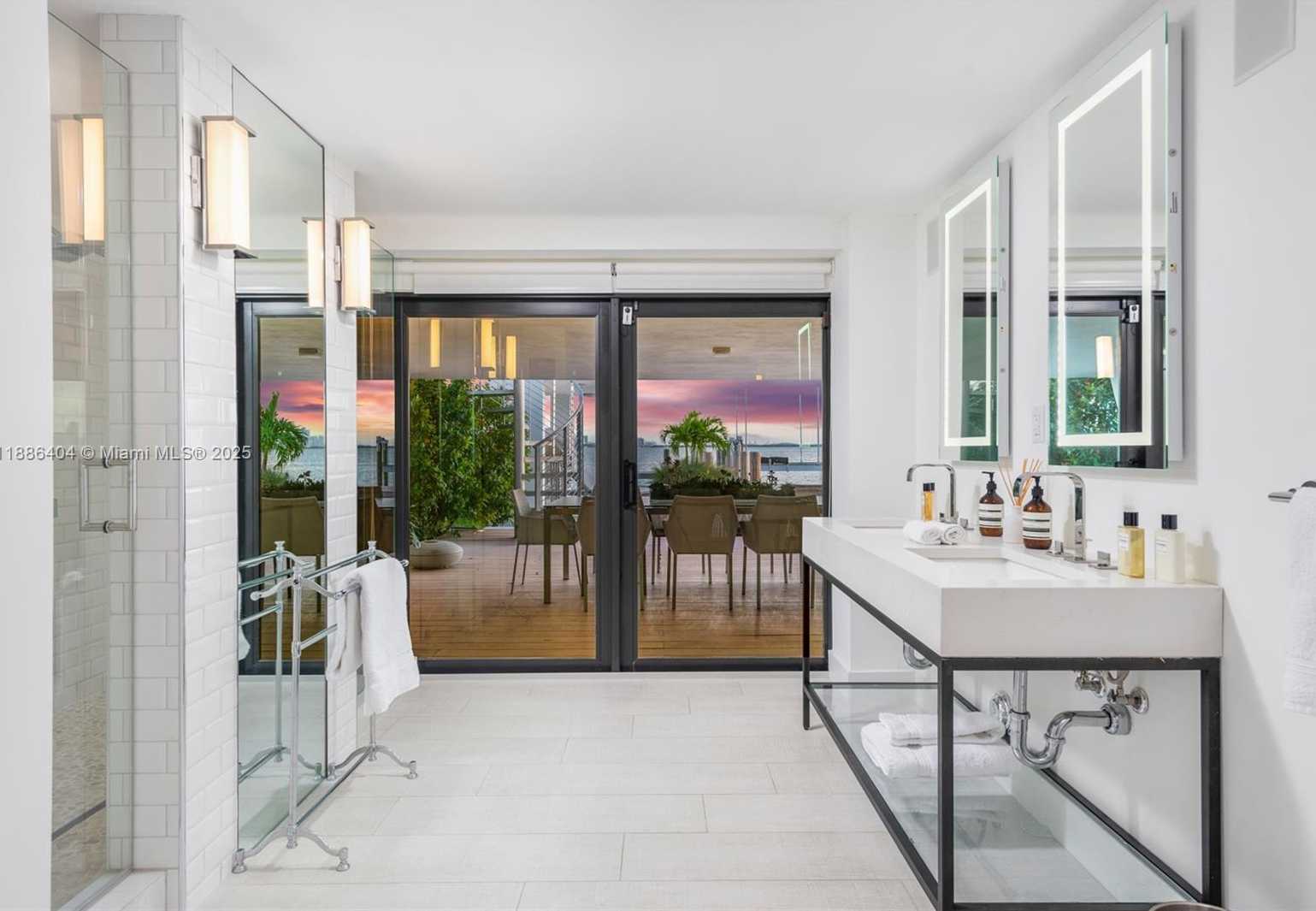 Small Image of 1580 SOUTH TREASURE DR, North Bay Village Number 27