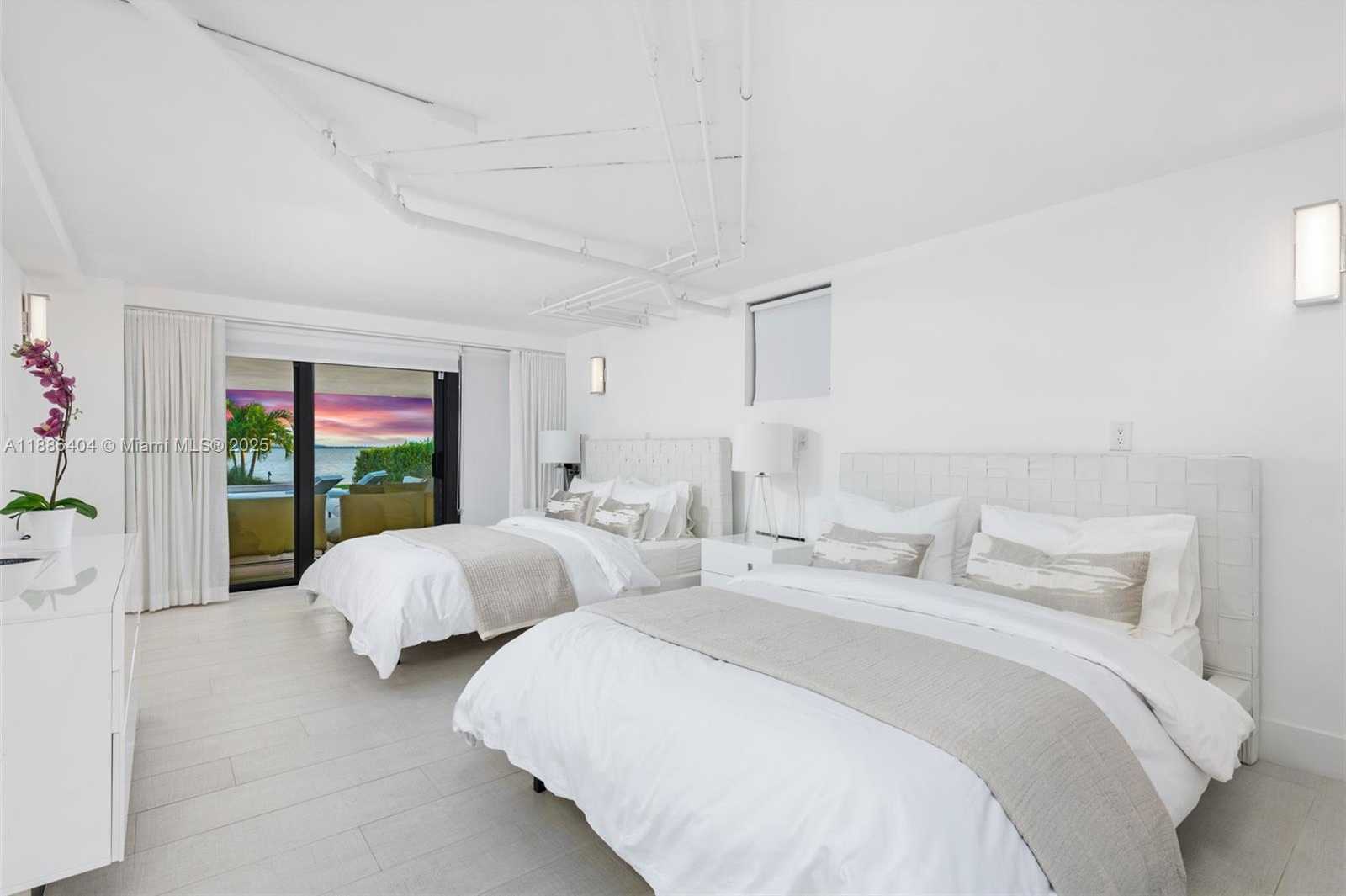 Small Image of 1580 SOUTH TREASURE DR, North Bay Village Number 28