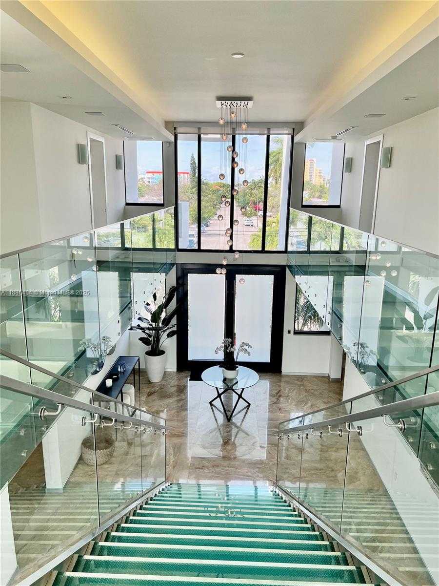 Small Image of 1580 SOUTH TREASURE DR, North Bay Village Number 32