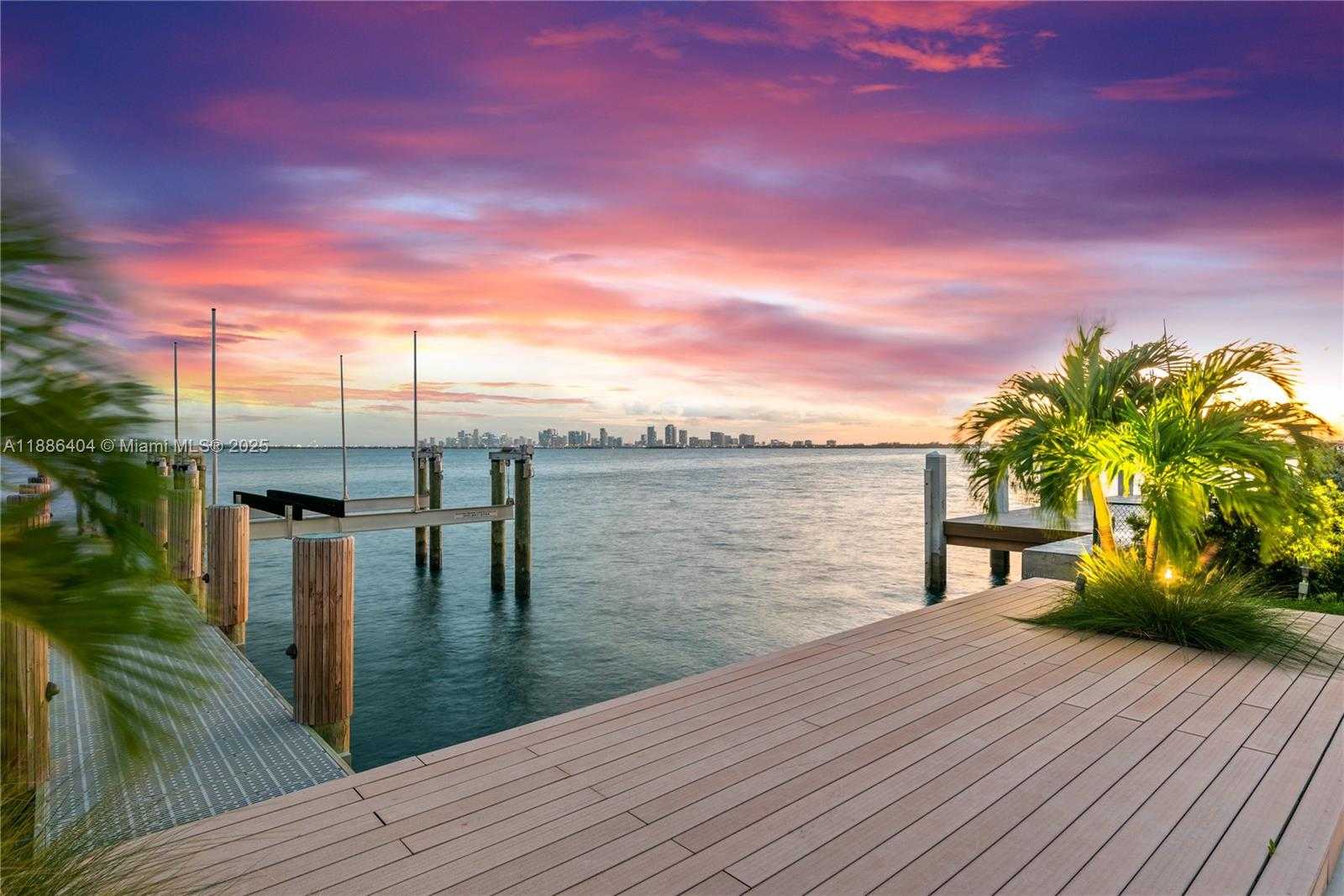 Small Image of 1580 SOUTH TREASURE DR, North Bay Village Number 35