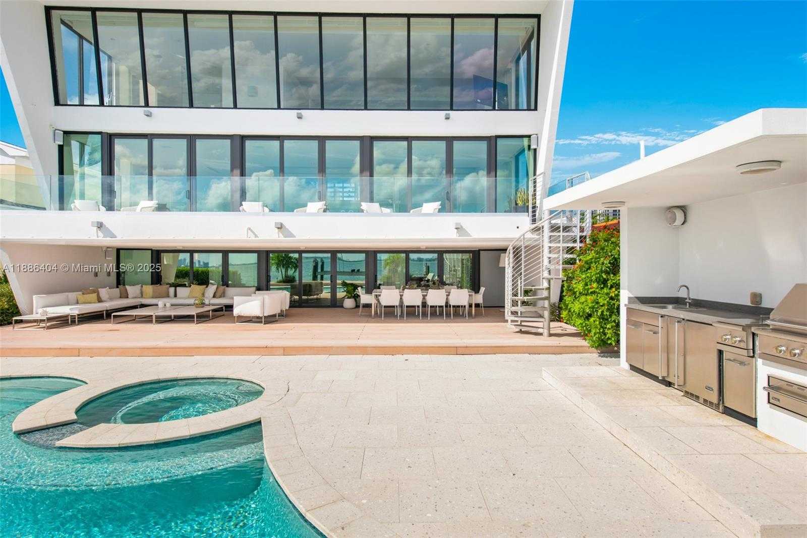 Small Image of 1580 SOUTH TREASURE DR, North Bay Village Number 5