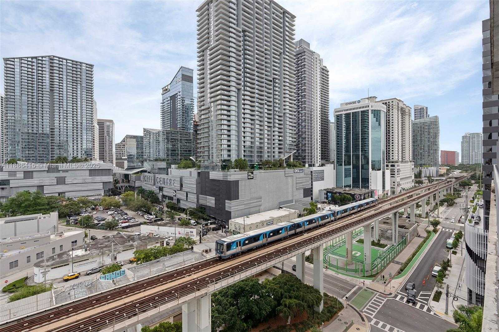 Small Image of 690 SOUTH WEST 1ST CT #1514, Miami Number 5