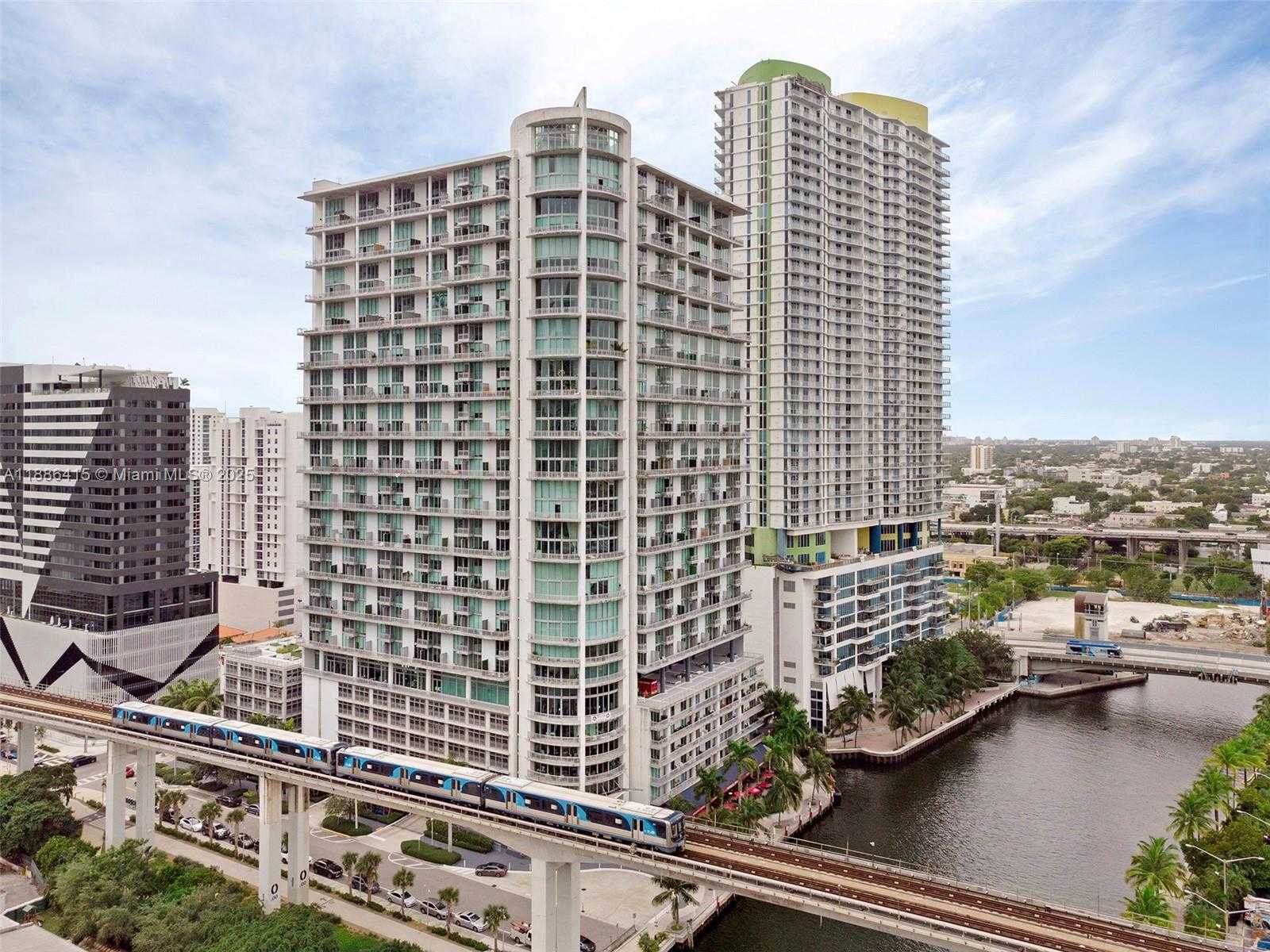 Small Image of 690 SOUTH WEST 1ST CT #1514, Miami Number 7