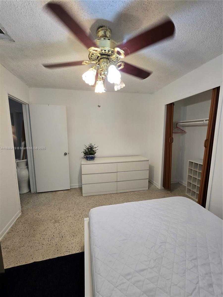 Small Image of 472 EAST 15TH ST #1, Hialeah Number 4