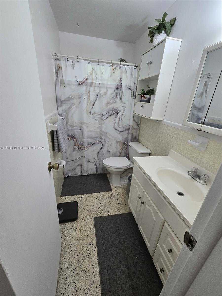 Small Image of 472 EAST 15TH ST #1, Hialeah Number 6