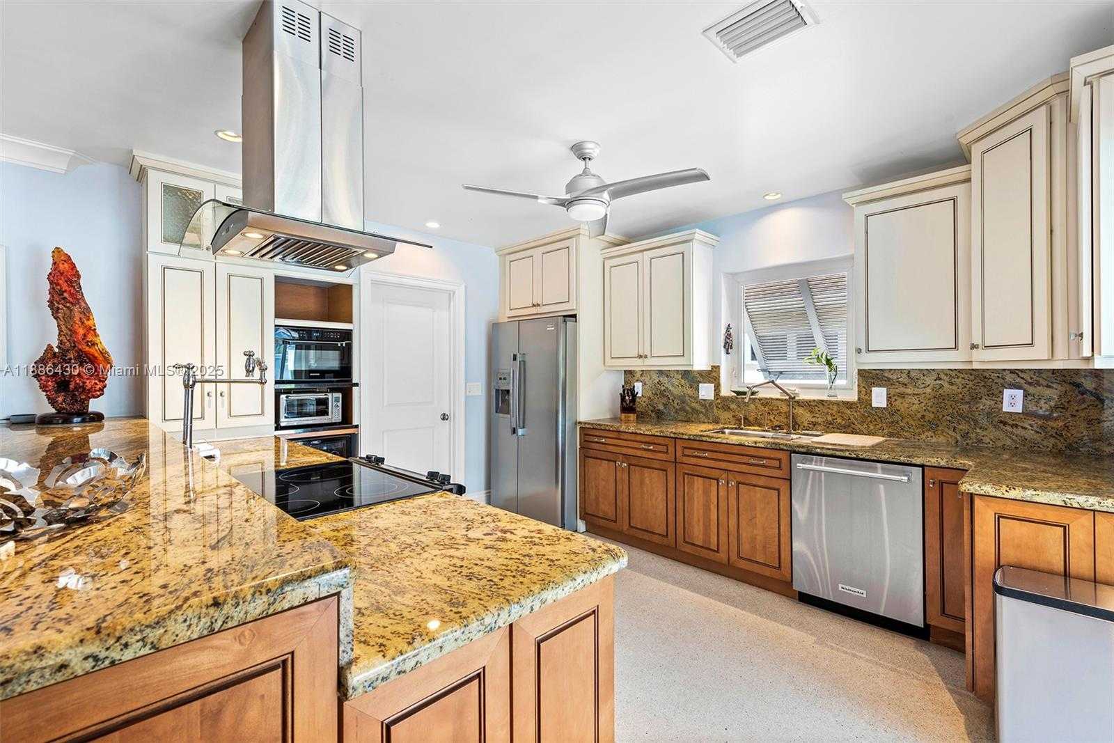 Small Image of 454 TAMARIND DR, Hallandale Beach Number 13